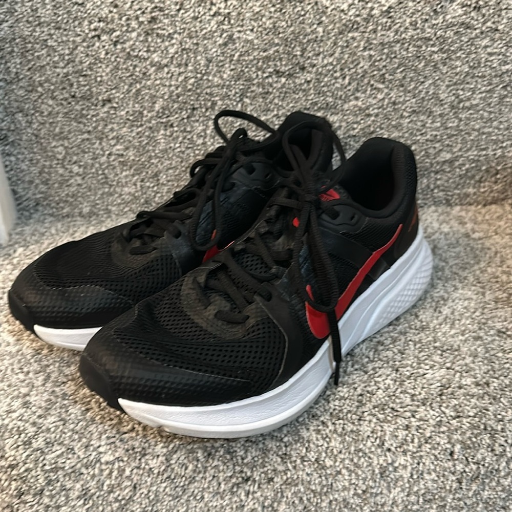Men’s Nike size 11